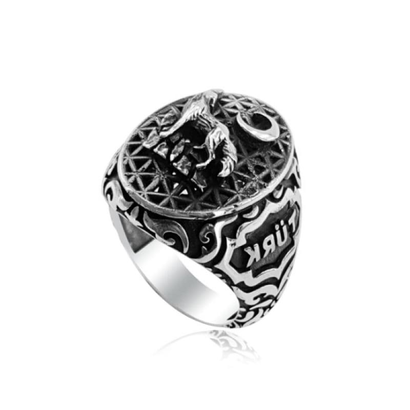 Howling Wolf Ring