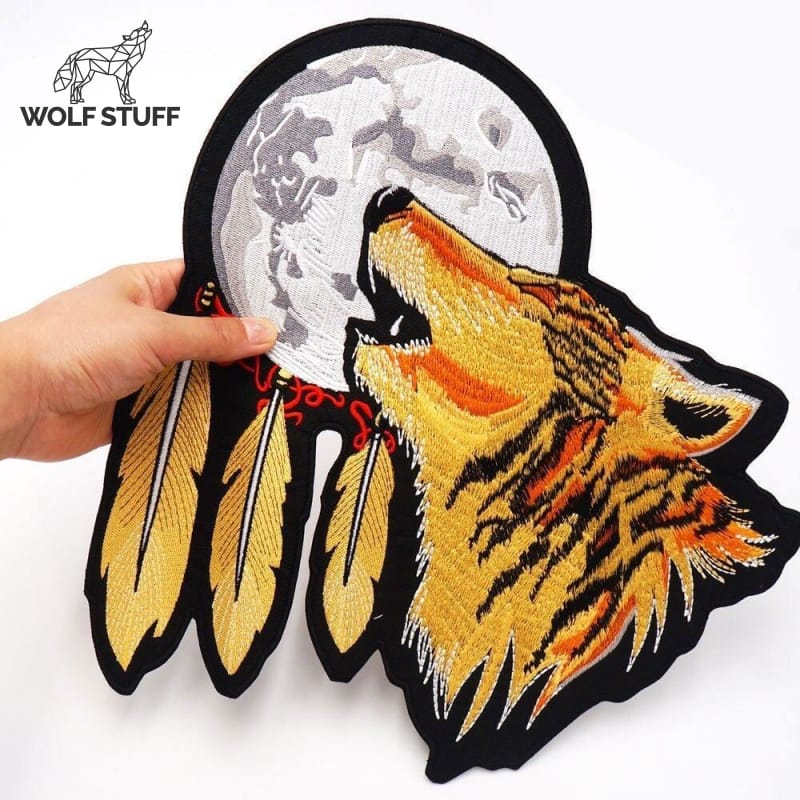 Wolf embroidered patch